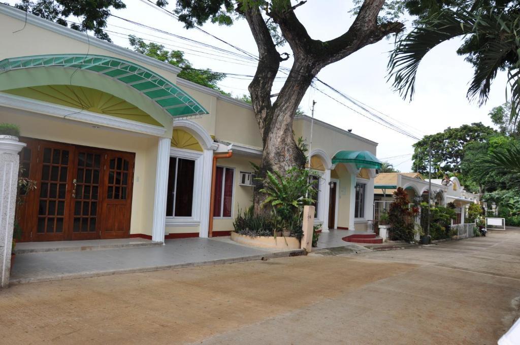 D'Lucky Garden Inn & Suites Tiniguiban Esterno foto