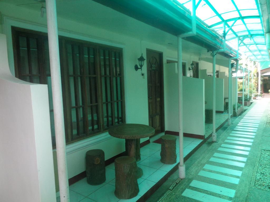 D'Lucky Garden Inn & Suites Tiniguiban Esterno foto