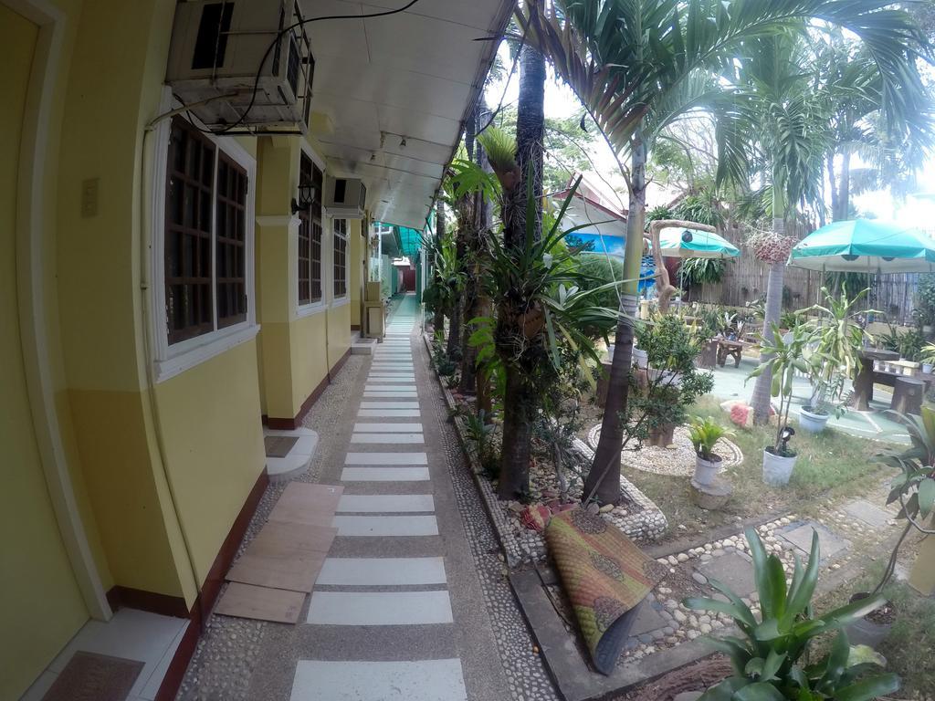 D'Lucky Garden Inn & Suites Tiniguiban Esterno foto