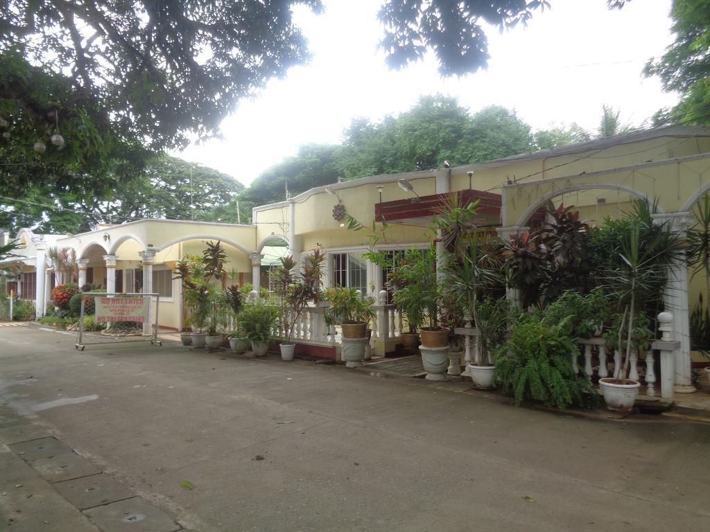 D'Lucky Garden Inn & Suites Tiniguiban Esterno foto