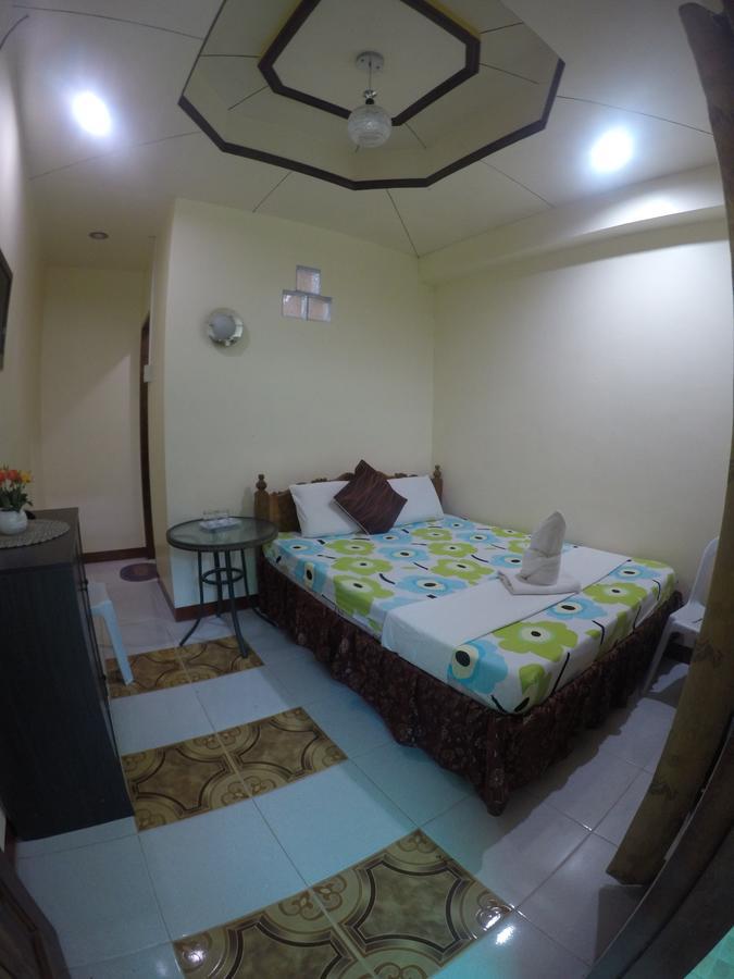 D'Lucky Garden Inn & Suites Tiniguiban Esterno foto