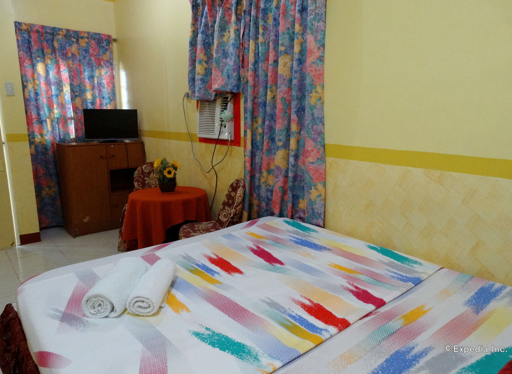 D'Lucky Garden Inn & Suites Tiniguiban Esterno foto