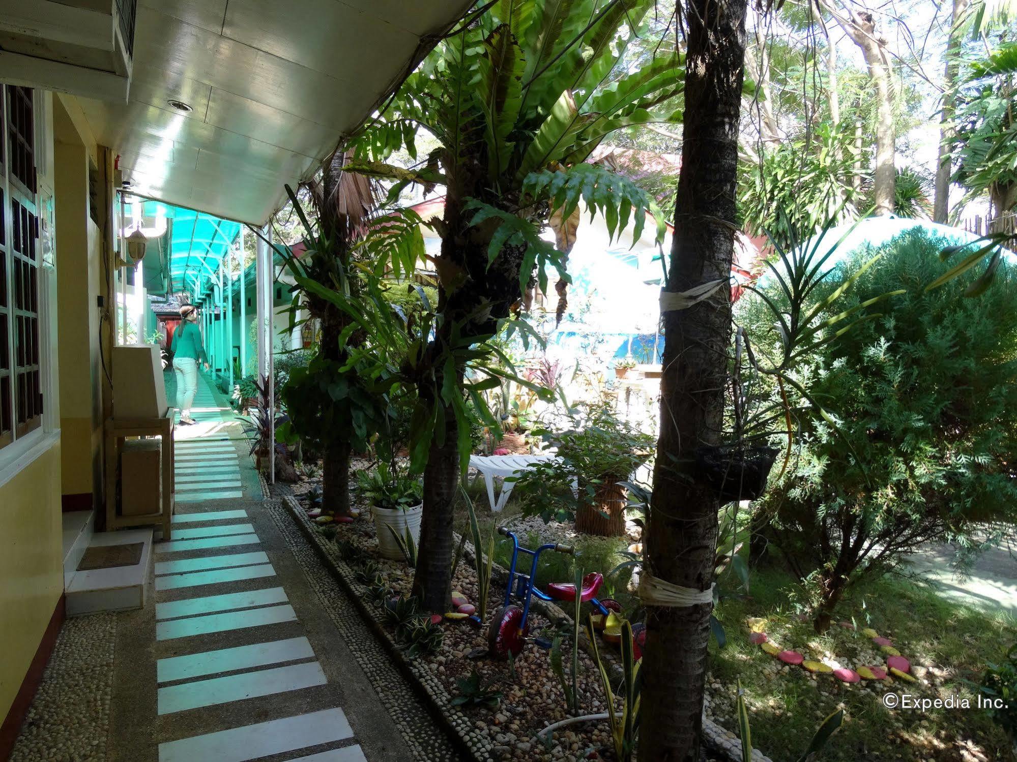 D'Lucky Garden Inn & Suites Tiniguiban Esterno foto