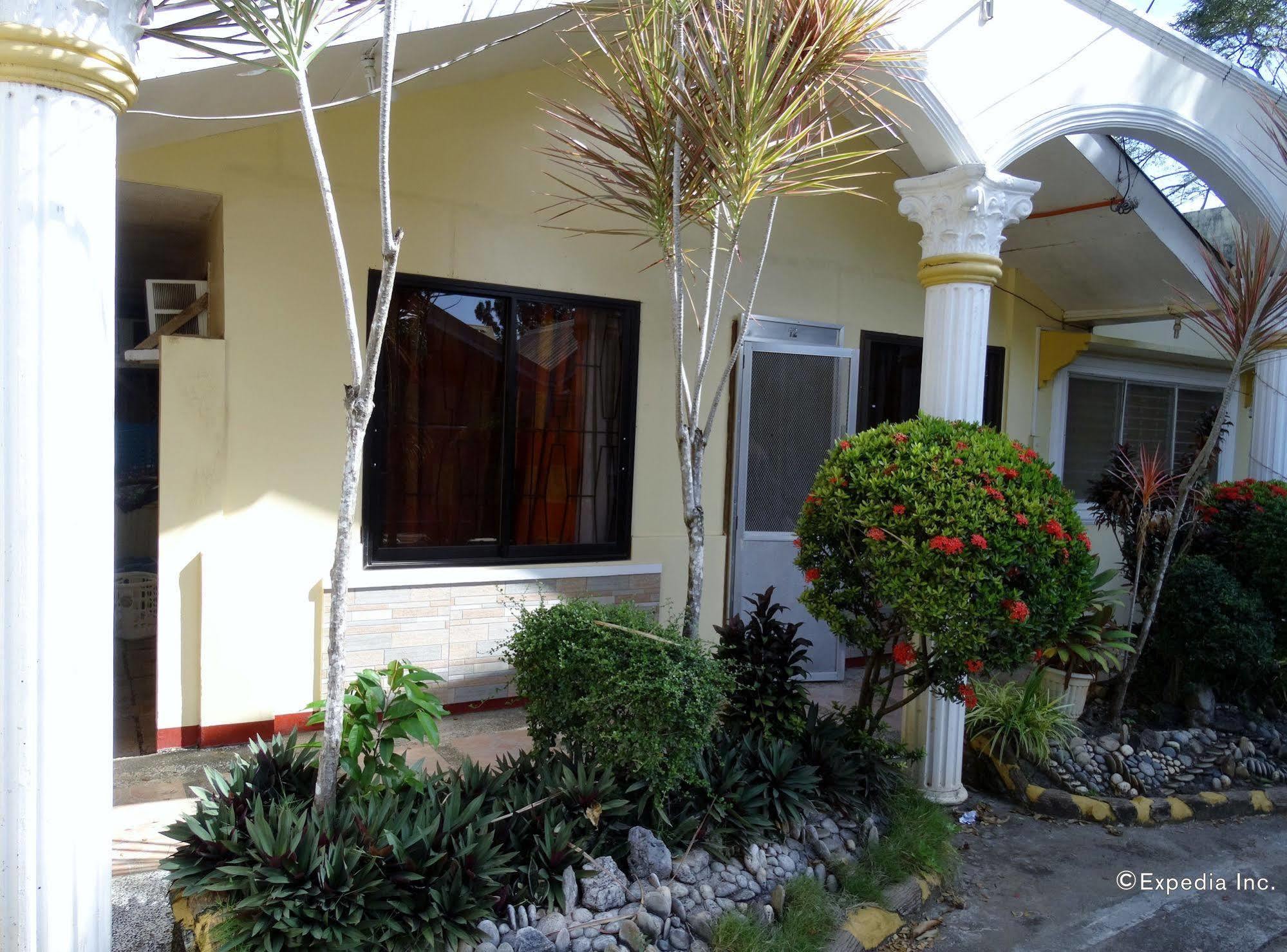 D'Lucky Garden Inn & Suites Tiniguiban Esterno foto