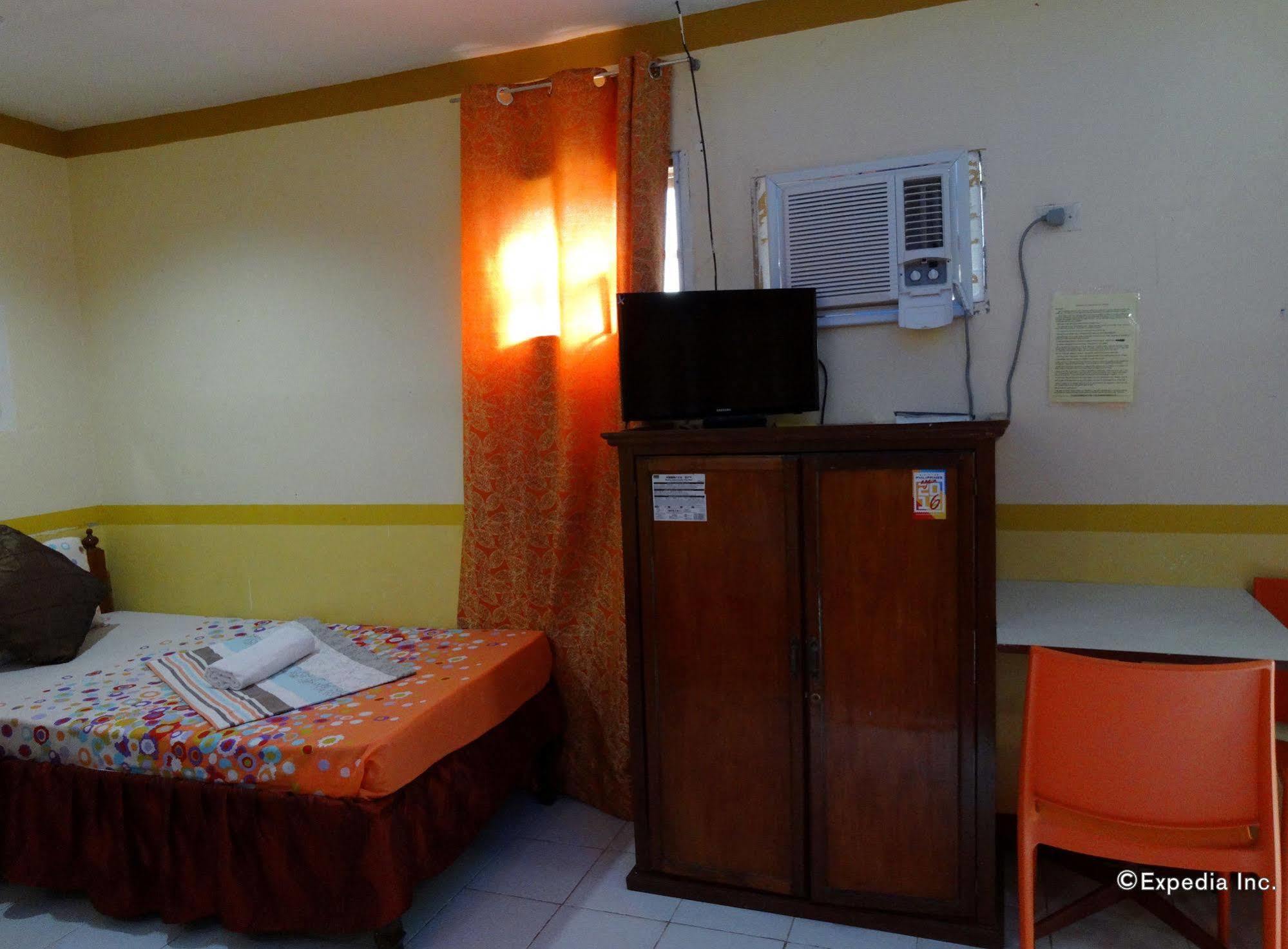 D'Lucky Garden Inn & Suites Tiniguiban Esterno foto