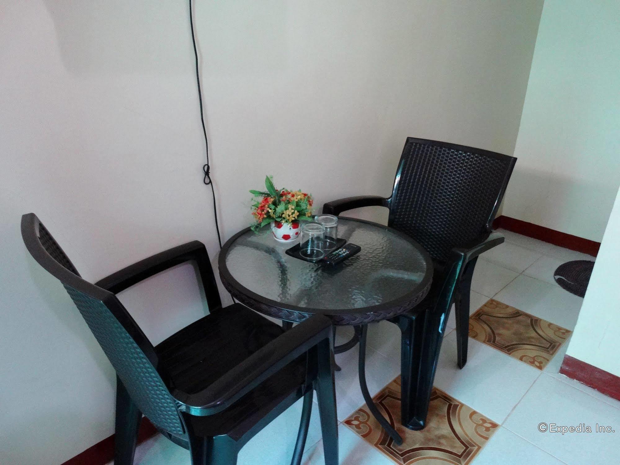 D'Lucky Garden Inn & Suites Tiniguiban Esterno foto