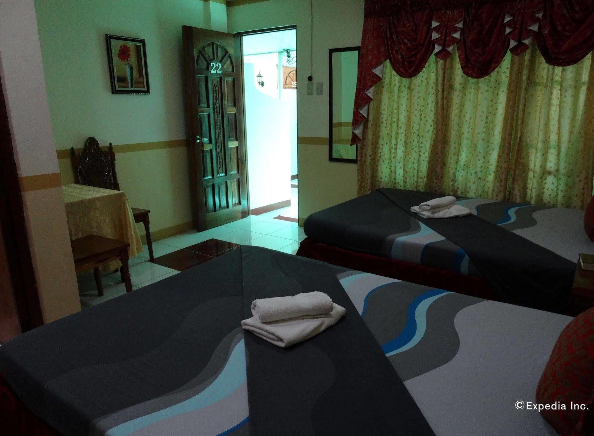 D'Lucky Garden Inn & Suites Tiniguiban Esterno foto