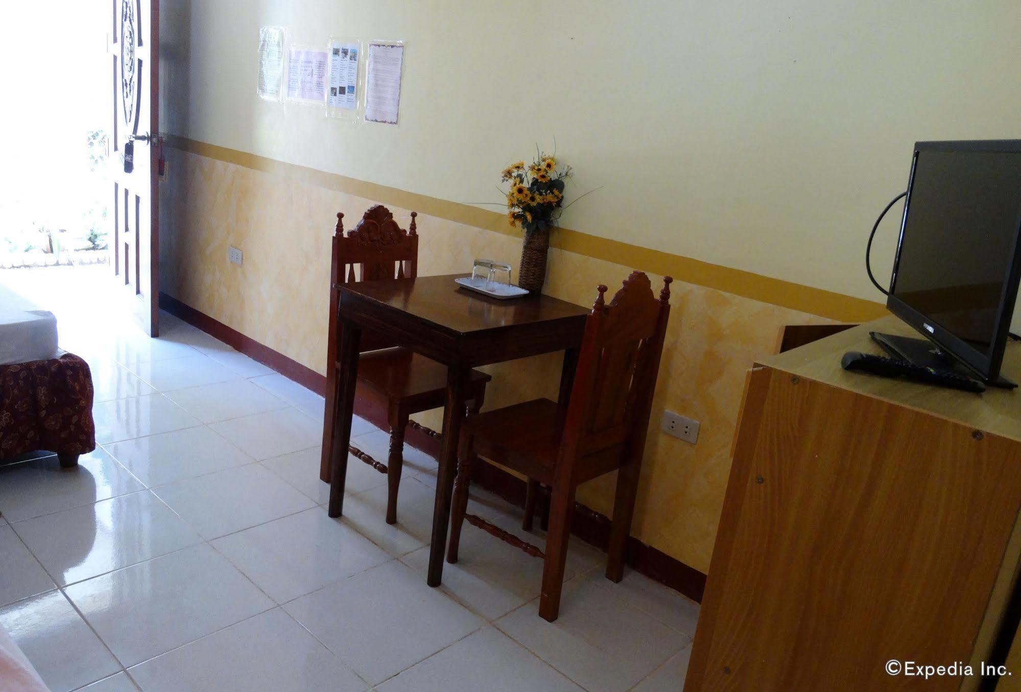 D'Lucky Garden Inn & Suites Tiniguiban Esterno foto