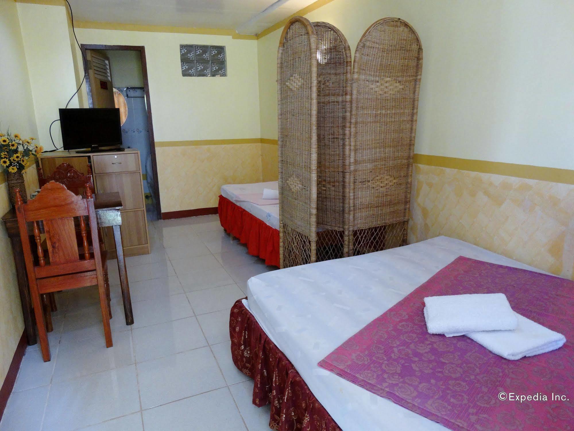 D'Lucky Garden Inn & Suites Tiniguiban Esterno foto