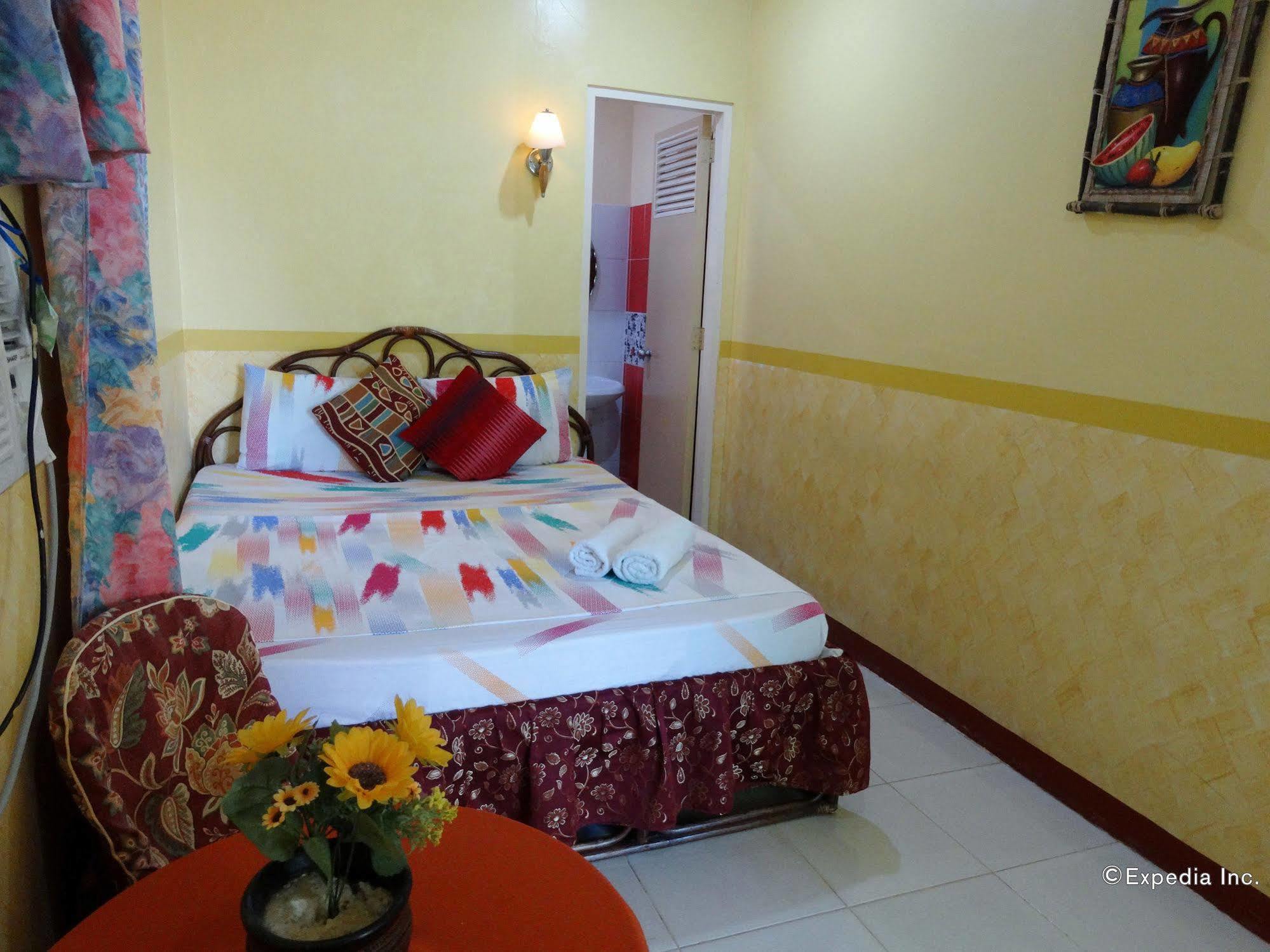 D'Lucky Garden Inn & Suites Tiniguiban Esterno foto