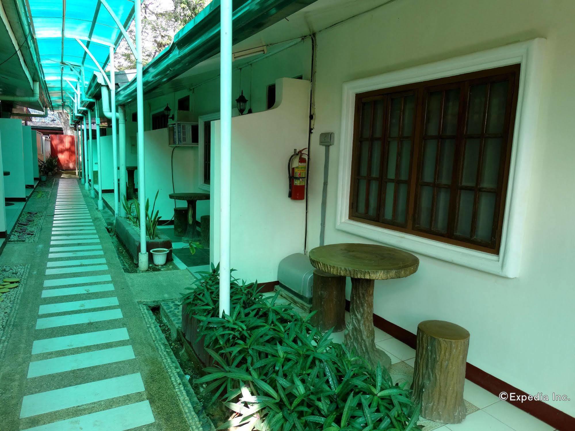 D'Lucky Garden Inn & Suites Tiniguiban Esterno foto