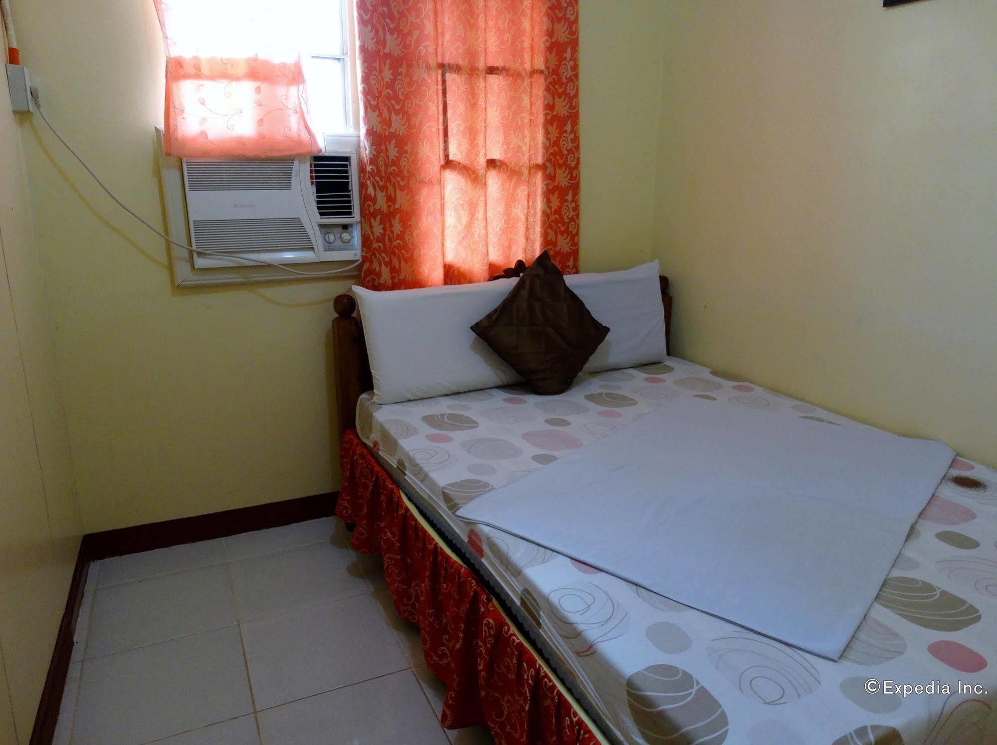 D'Lucky Garden Inn & Suites Tiniguiban Esterno foto