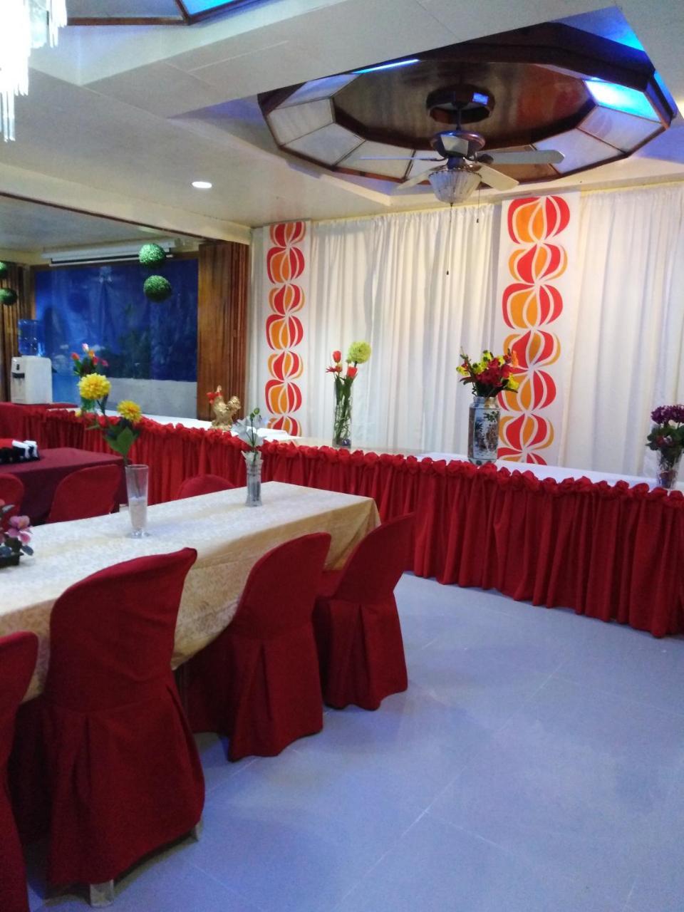D'Lucky Garden Inn & Suites Tiniguiban Esterno foto