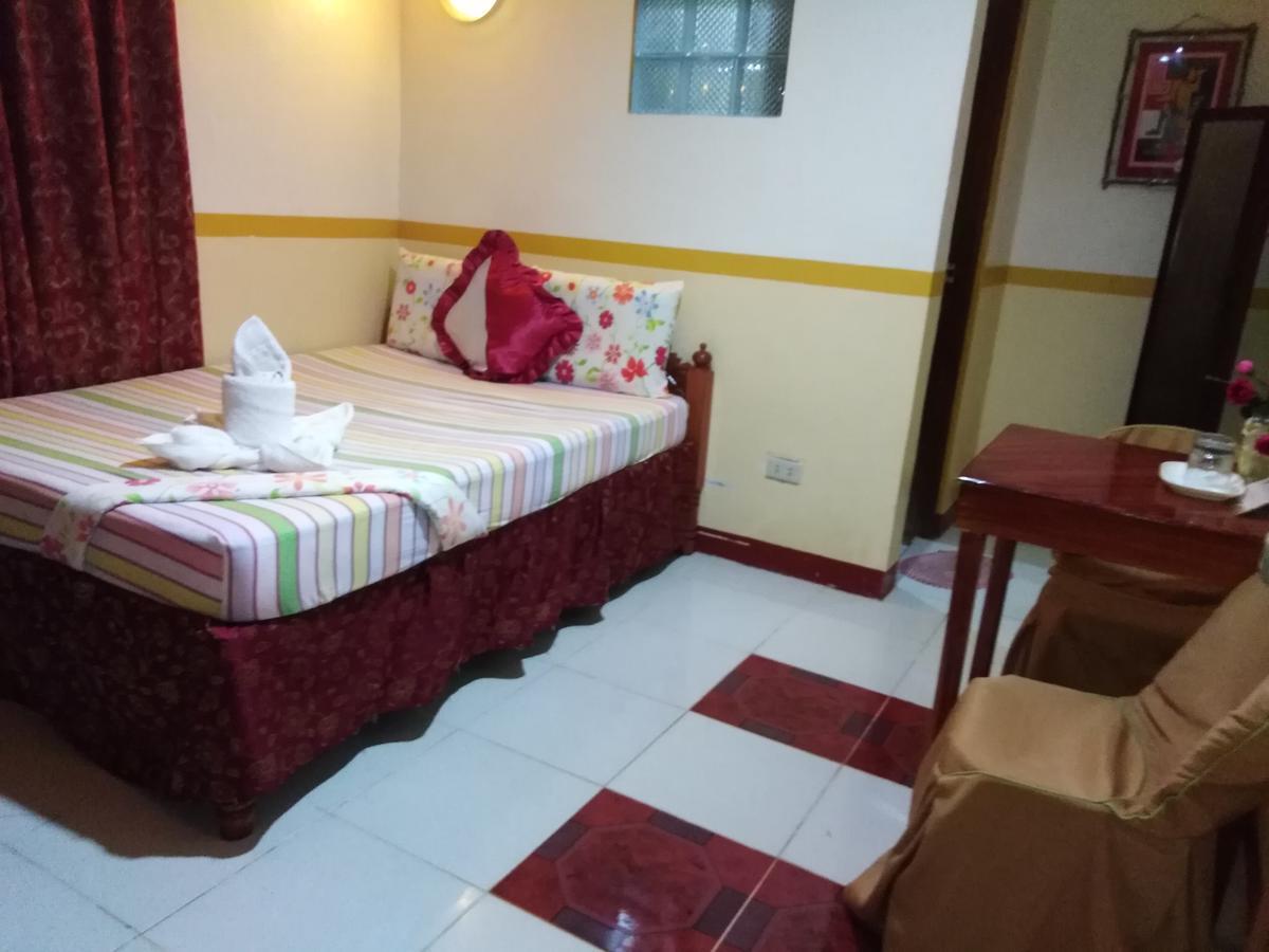 D'Lucky Garden Inn & Suites Tiniguiban Esterno foto