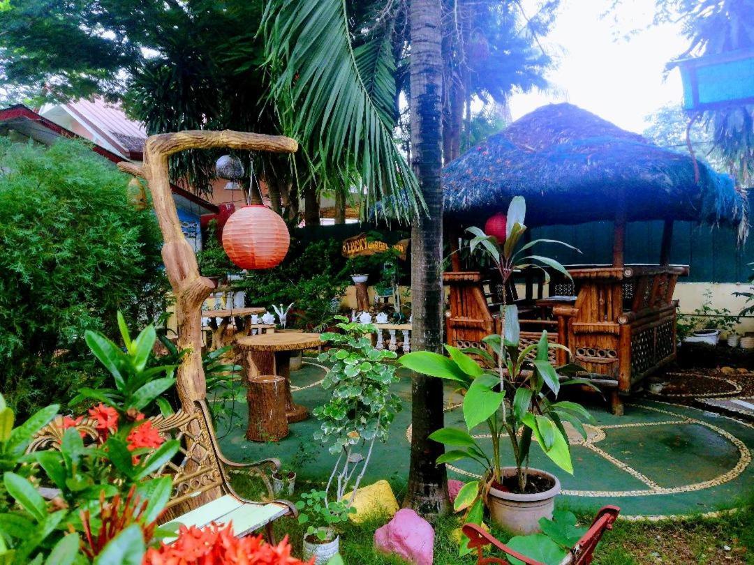 D'Lucky Garden Inn & Suites Tiniguiban Esterno foto